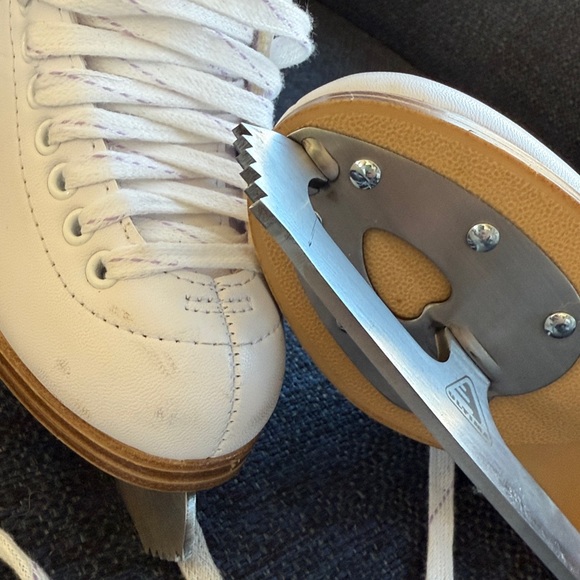 Jackson White Girls Ice Skates size 1 used twice - Picture 2 of 4